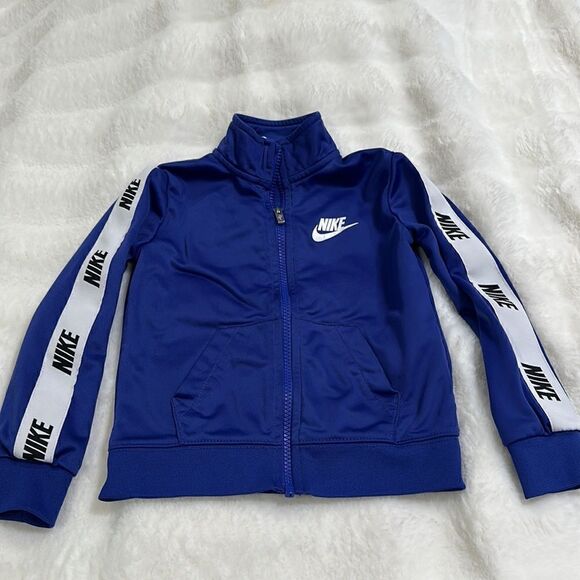 NIKE TODDLER BOYS LOGO TAPING, FULL ZIP JACKET AND PANTS SET. - Picture 2 of 6